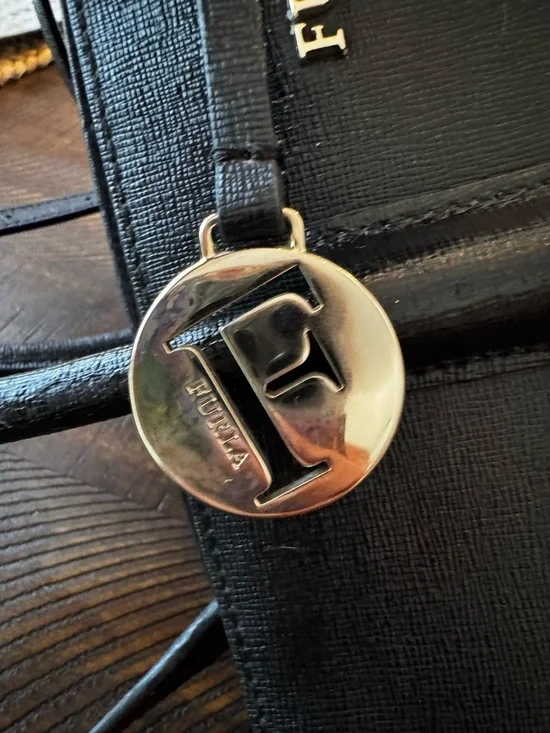 Furla Tessa Satchel handbag, a structured leather tote featuring gold hardware - Picture 15 of 16